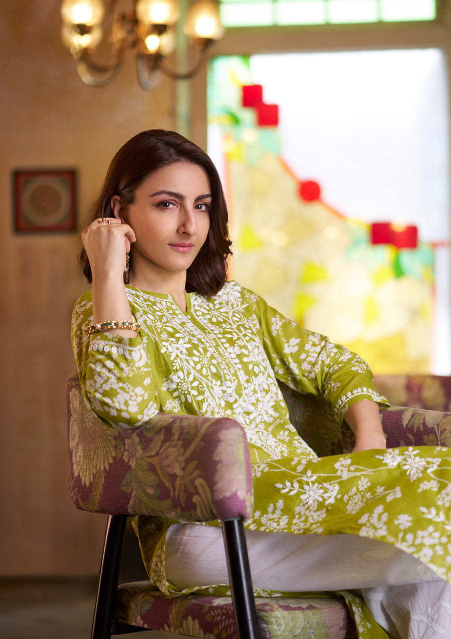 Zainab Mul Cotton Chikankari Kurti