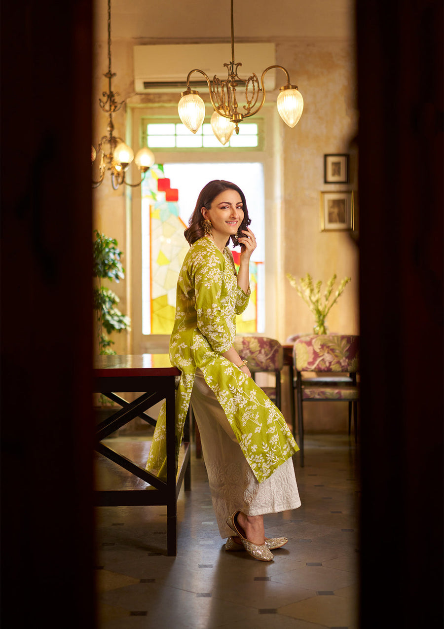 Zainab Mul Cotton Chikankari Kurti