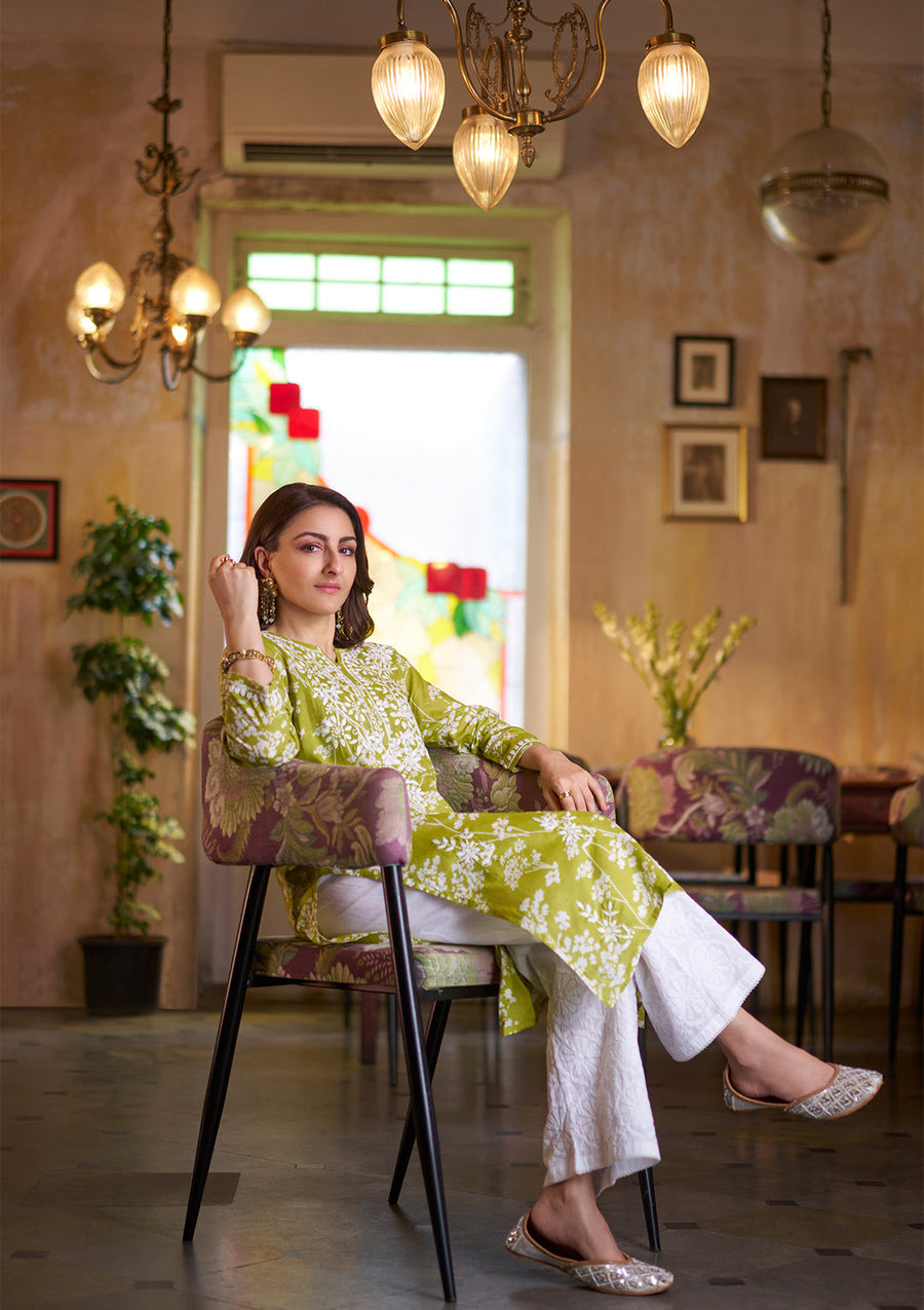 Zainab Mul Cotton Chikankari Kurti