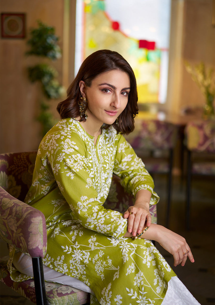 Zainab Mul Cotton Chikankari Kurti
