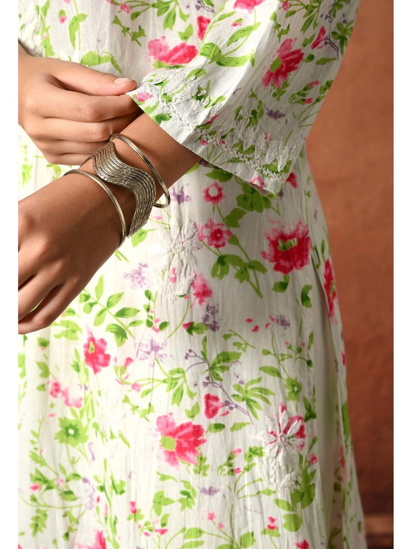 Saheli Mul Mul Floral Chikankari Kurti
