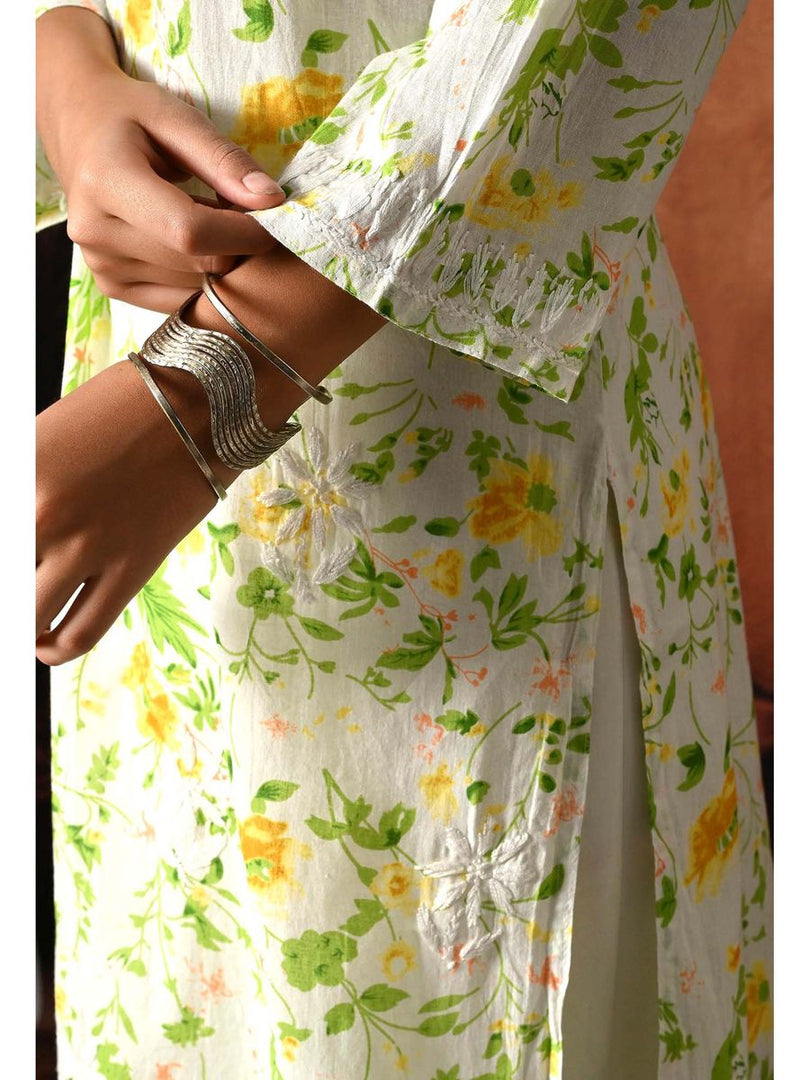 Saheli Mul Mul Floral Chikankari Kurti