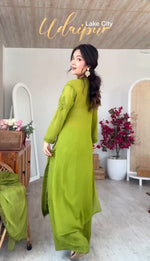 Load image into Gallery viewer, Gulnaaz Viscose Premium Chikankari Kurti Set