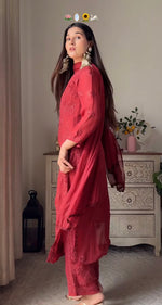 Load image into Gallery viewer, Surma Viscose 3D Chikankari Kurta Set