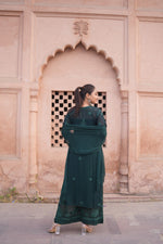 Load image into Gallery viewer, Gulfam Rose Pannel Viscose Kurti Set

