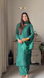 Load image into Gallery viewer, Surma Viscose 3D Chikankari Kurta Set