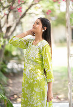 Load image into Gallery viewer, Zainab Chikankari Mulmul Straight Kurti
