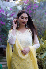 Load image into Gallery viewer, Sitaar Chikankari Mirror Set
