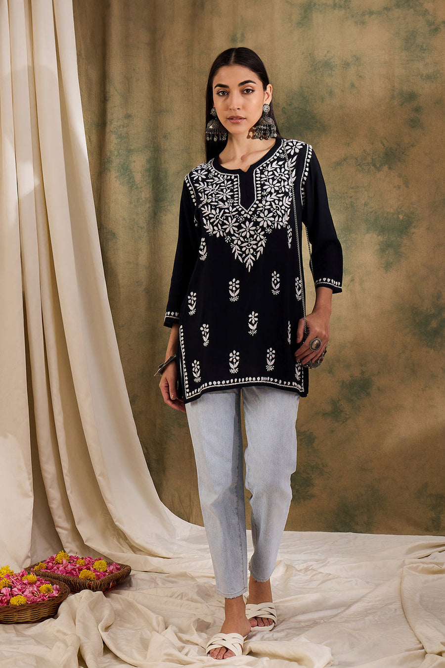 Haniya Premium Chikankari Short Top Black XS Modal