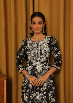 Load image into Gallery viewer, Zainab Mul Cotton Chikankari Kurti
