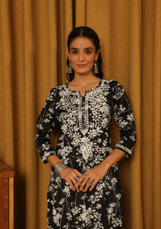 Zainab Mul Cotton Chikankari Kurti