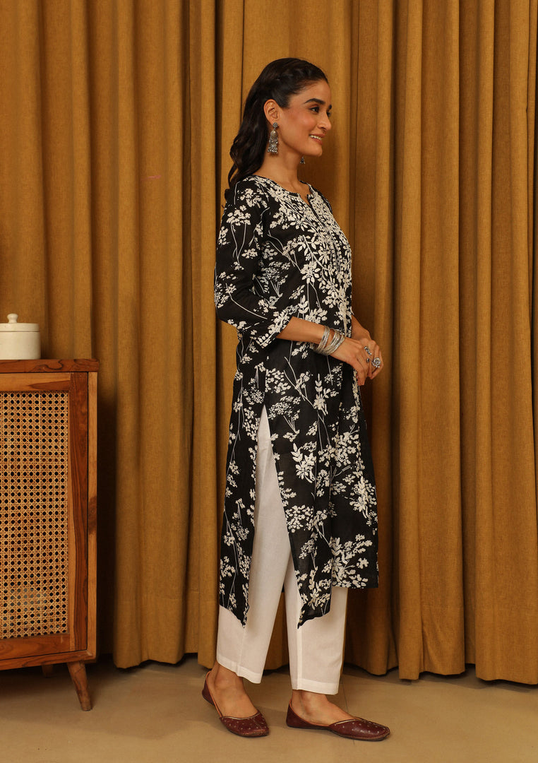 Zainab Mul Cotton Chikankari Kurti