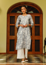 Load image into Gallery viewer, Zainab Mul Cotton Chikankari Kurti
