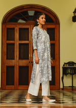 Load image into Gallery viewer, Zainab Mul Cotton Chikankari Kurti
