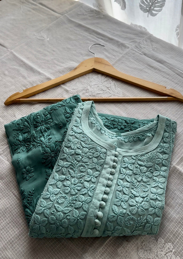 Averi Viscose 3D Handwork Kurta - The Lucknowi Chikan 